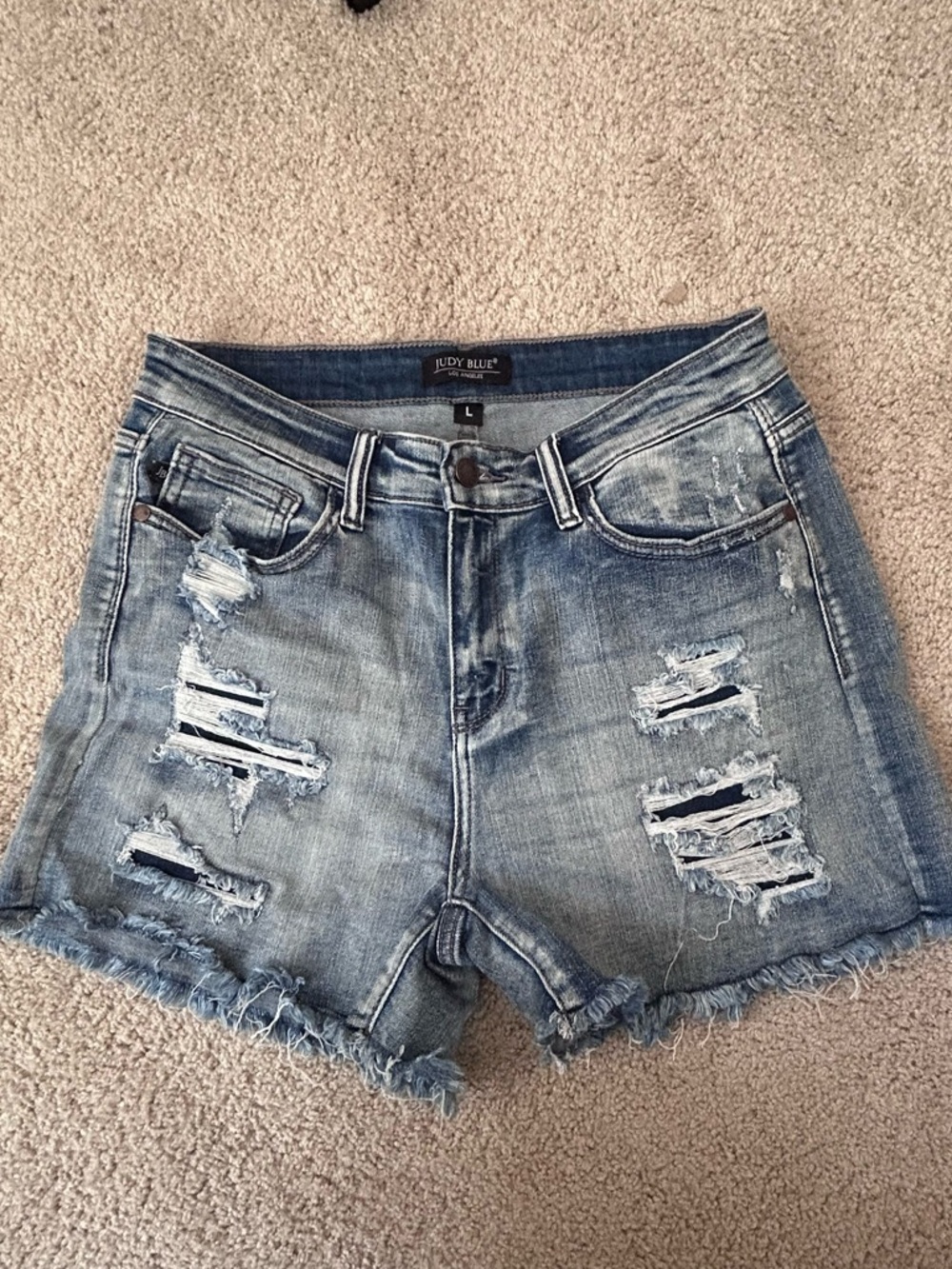 Judy blue distressed Jean shorts sz L STRETCH DENIM